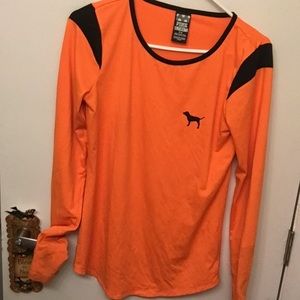 Victoria’s Secret PINK ULTIMATE thumb shirt.